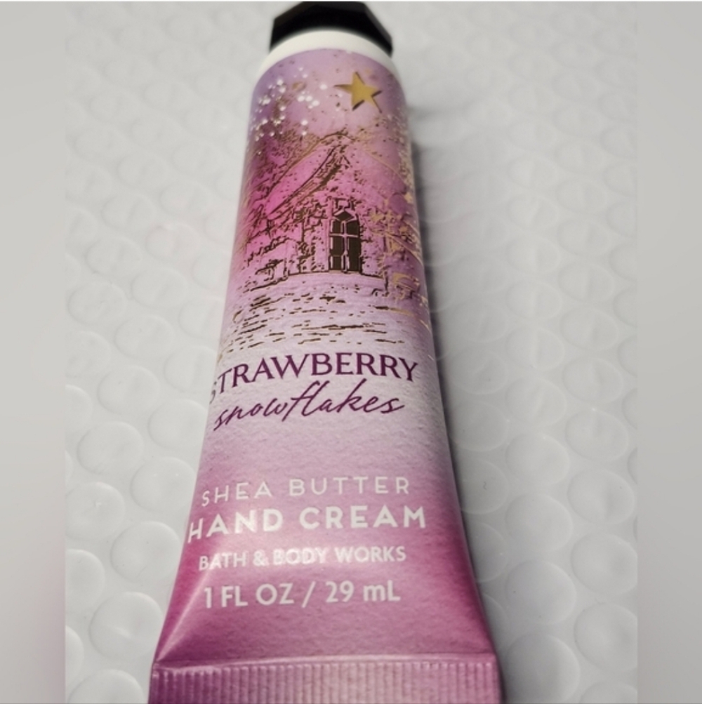 Bath & Body Works Strawberry Snowflakes Hand Cream